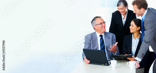 Foto: Interracial business group meeting Interracial business group meeting