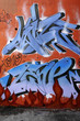 graffiti rouge et bleu avec petites araignées