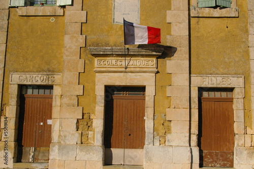 Photo: école de baron dans le gard école de baron dans le gard