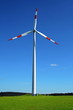 Windrad auf Wiese Windrad auf Wiese