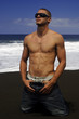 homme bronzant