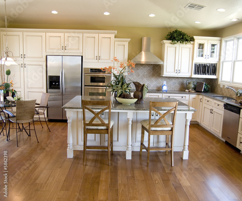 Modern Kitchen Flooring on Modern Kitchen With Hardood Flooring    Paul Hill  5862398   Vedi