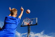 Photos : Boy playing basketball