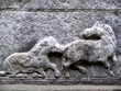 Chevaux asiatiques sculpté sur une fresque de pierre.