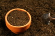 terreau et pot de terre