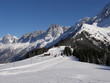 ski devant le massif du mont blanc