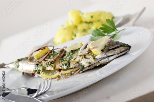 Gegrillter Fisch mit kartoffeln