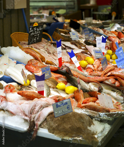Photo: Etalage de poisson sur le marché Etalage de poisson sur le marché