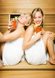Foto: Freundinnen in der Sauna Freundinnen in der Sauna