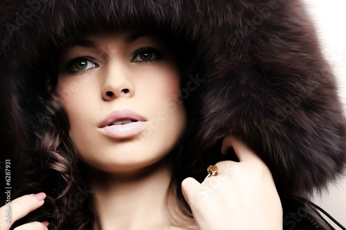Photo: Beautiful woman. Winter fashion & makeup Beautiful woman. Winter fashion & makeup