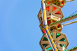 Grande Roue de manège sur ciel bleu