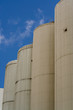 Foto: brewery tanks blue sky big containers beer production industry brewery tanks blue sky big containers beer production industry