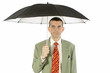 Homme d'affaires a l'abri