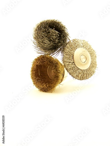 Photo: Three drill accessories with wire bristles, arranged vertically. Three drill accessories with wire bristles, arranged vertically.