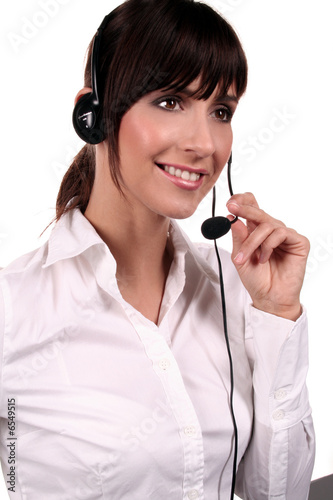 bluse weiß frau headset telefonieren