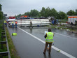 Foto: Umgestürtzter Gefahrgut Lkw blockiert Autobahn Verkehrsunfall Umgestürtzter Gefahrgut Lkw blockiert Autobahn Verkehrsunfall