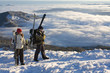Foto: Couple enjoying the view with clouds underneath Couple enjoying the view with clouds underneath