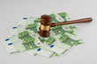 Eurogeld und Richterhammer