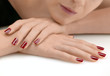 Fingernägel rot