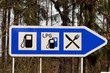 Ausfahrt Tankstelle