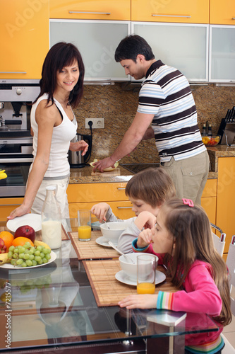 Foto: Family eating breakfast Family eating breakfast