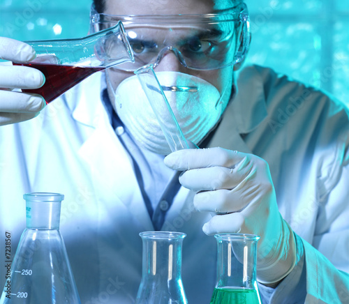 ricercatore in laboratorio