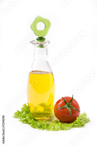 Foto: bottle with oil and tomato bottle with oil and tomato
