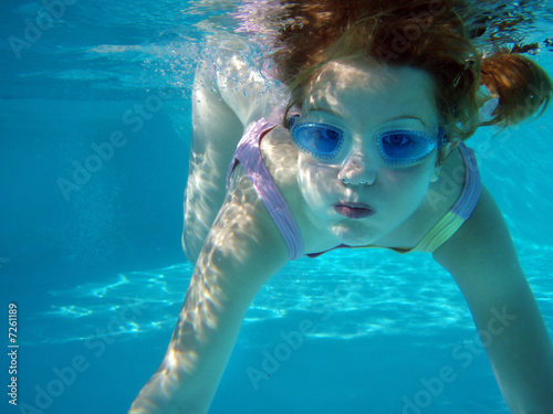 17 Mar 2011 In this video lesson, Swimming Instructor Phillip Toriello teaches how to swim underwater . This is a great way to move quickly in the I get ... - 400_F_7261189_taiEu5TEzGjRAT7Ki8IUcCOfBhId9o7s