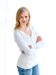 Foto: Young beautiful woman with arms crossed Young beautiful woman with arms crossed