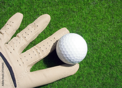 balle de golf dans la main