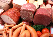 Ladentheke in deutscher Metzgerei mit Leberkäse, Blutwurst, ...