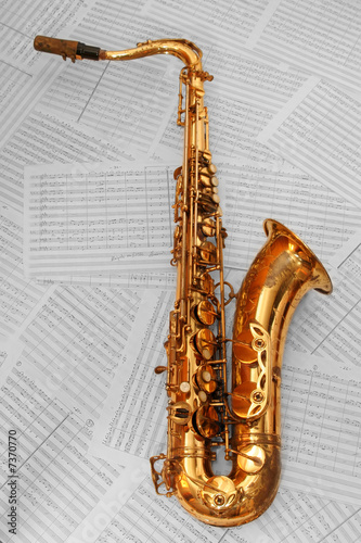 Old golden saxophone on note paper