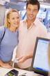 Foto: Couple making purchase with credit card Couple making purchase with credit card
