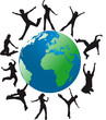 gens heureux dansant et sautant autour de la terre