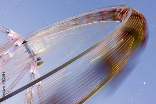 Riesenrad auf einem Jahrmarkt