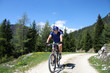 Foto: Mountainbike - Mountainbiker in den Bergen Mountainbike - Mountainbiker in den Bergen