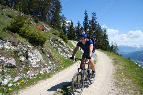 Foto: Mountainbiken in den Alpen Mountainbiken in den Alpen
