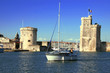 la rochelle, bateau devant le vieux port la rochelle, bateau devant le vieux port
