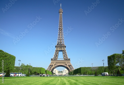 Photo: paris, tour eiffel sur le champ de mars paris, tour eiffel sur le champ de mars
