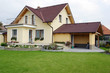 Photos : Yellow hous and summer garden.