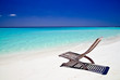 Liegestuhl an tropischem Strand