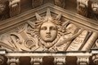 Détail de la façade extérieure du Musée du Louvre