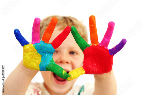 Foto: Happy child with painted hands Happy child with painted hands