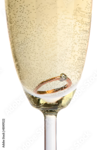 Foto: Gold ring in champagne Gold ring in champagne