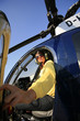 Foto: junge Pilotin im Helikopter Cockpit junge Pilotin im Helikopter Cockpit