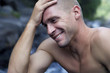 homme riant