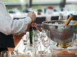 festtagsbüffet,champagnerflaschen,bankett gastronomie