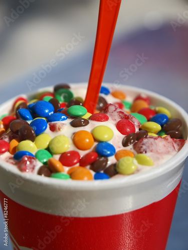 Foto: eiscreme mit smarties eiscreme mit smarties
