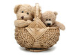 Oursons en pelluche dans un panier