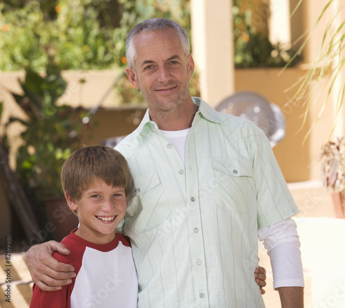 Foto: Portrait of a father with his young son Portrait of a father with his young son